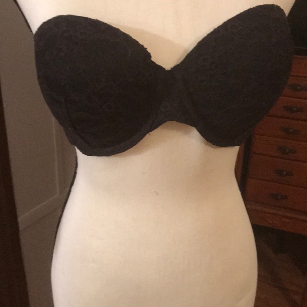 BUNDLE of 2 Victoria secret bras!! 💋